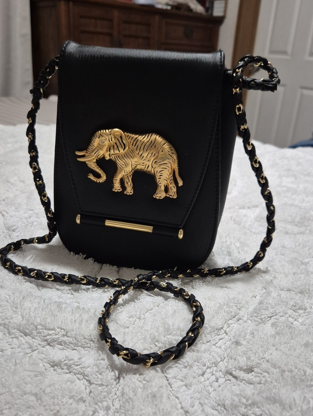 NIMA VINTAGE Black Crossbody Bag with Gold Elephant Accent-Sleek Design